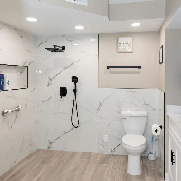 Accessible bathroom with walk-in shower at Comfort Cove